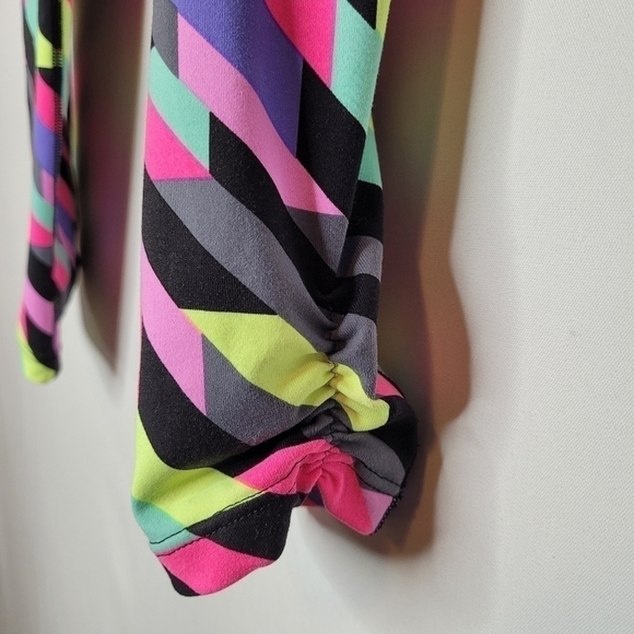 Victoria Secret Neon Capri Geo Print Tights - Picture 14 of 14